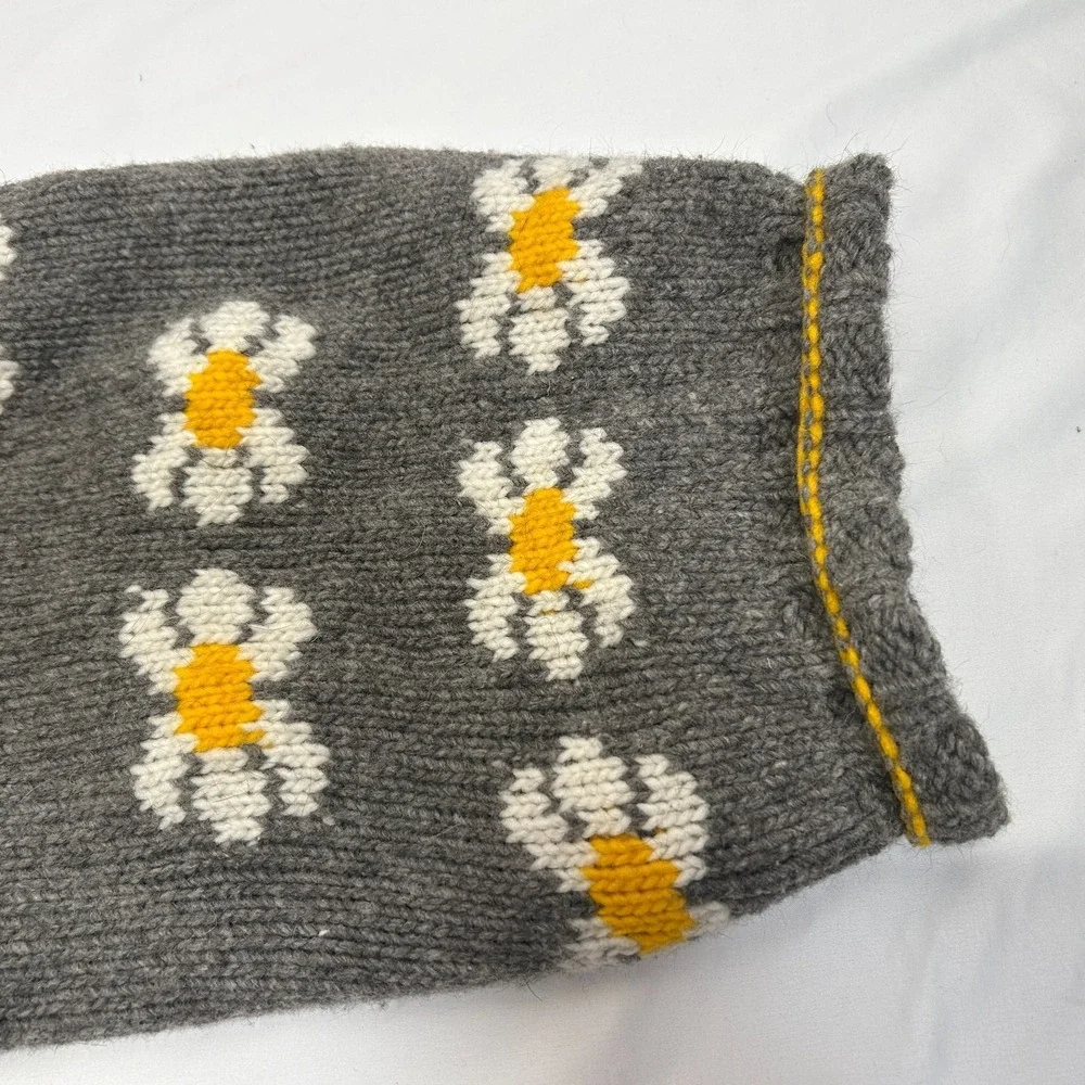 Chillydog Small/Medium Dog Sweater Handmade‎ 100% Wool Gray Daisies Flowers
